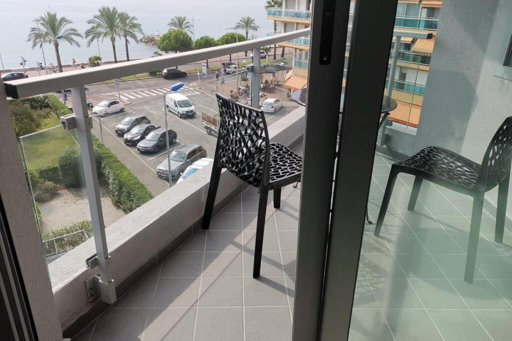 Appartement 6 Personnes Face A La Mer Cagnes-sur-Mer Exterior photo